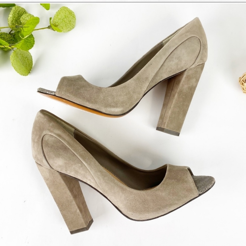 Badgley Mischka Dimitri Suede Pumps